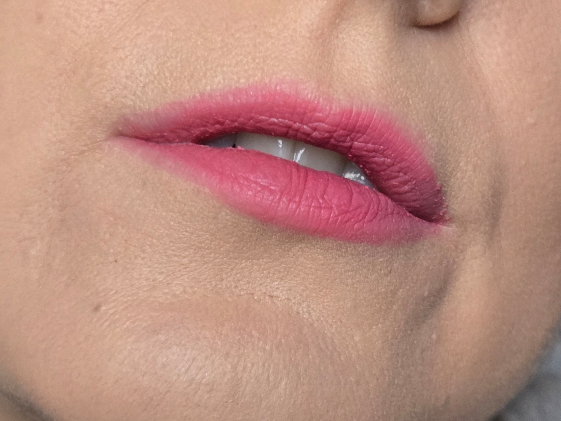 Новая версия тинта в 2 слоя на увлажненные губы.