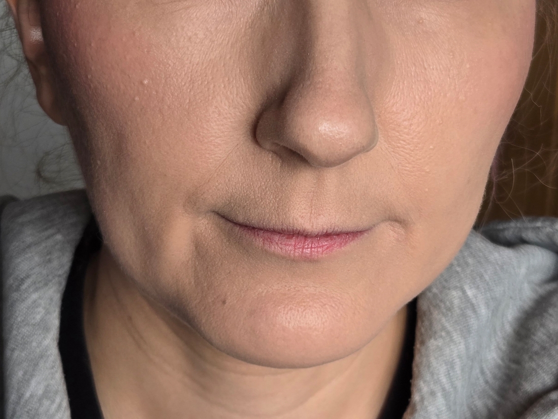 Угадаете, где румяна и скульптор под пудрой, а где поверх?