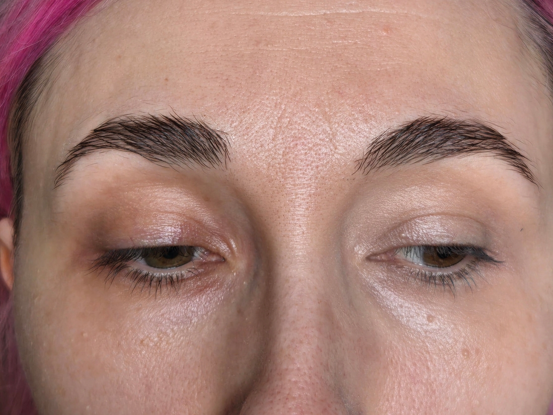 слева нет конслинера, справа в один плотный слой.