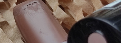 Помада от NYX Shout Loud с говорящим оттенком 1999