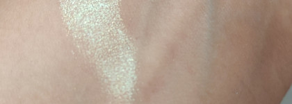 Сияющая палитра в холодном макияже