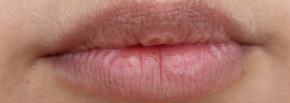 Таинственный Unicorn approve lipstick with glitter 001 "Dark glow"