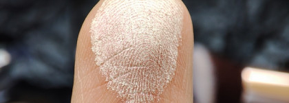 Нежнейший дуохромный перелив: хайлайтер NYX Professional Makeup Duo Chromatic Illuminating Powder