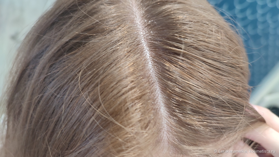 Вблизи видно, что голова мокрая, там даже капельки средства модно разглядеть, но так, чтобы прям страшно выглядело, нет.