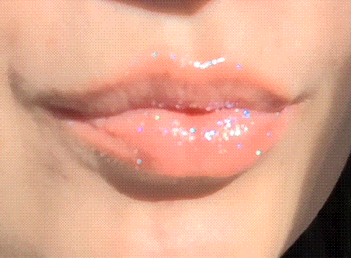 Beauty Bomb Lip Glass #Wave Mistress. Архивный GIF.
