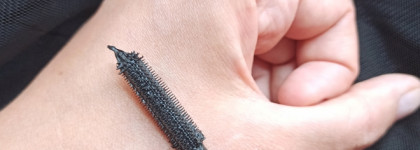 Тушь для жаркого и влажного климата. Essence The Mini I Love Extreme