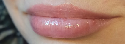 Немного ностальгии со смягчающим маслом для губ 7Days B.colour Softening Lip Oil в оттенке 02 Sweet Strawberry