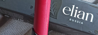 Elian Russia Supreme Color Creme Lipstick в оттенке 44, Dragon berry как неполный аналог Kevyn Aucoin Unforgettable Lipstick Cream