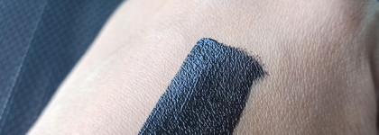 Total black. Kiko Milano Instant Colour Matte Liquid Lip Colour в оттенке №15, Anthracite