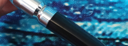 Total black. Kiko Milano Instant Colour Matte Liquid Lip Colour в оттенке №15, Anthracite