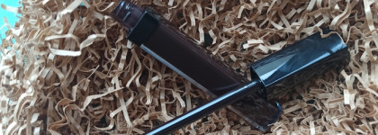 Страшно красивый Chanel Rouge Coco Gloss в оттенке №816 Laque Noire