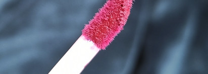 Рисуя Диту. Макияж в стиле Диты фон Тиз с помадой OK Beauty Color Salute Matt & Stay в оттенке Dita