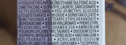 La Roche-Posay Niacinamide 10 сыворотка для лица с ниацинамидом против пигментных пятен на носу