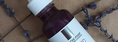 La Roche-Posay Niacinamide 10 сыворотка для лица с ниацинамидом против пигментных пятен на носу