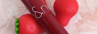 Губы-вишни, Juicy Lasting Tint от Rom&nd в оттенке Cherry Bomb