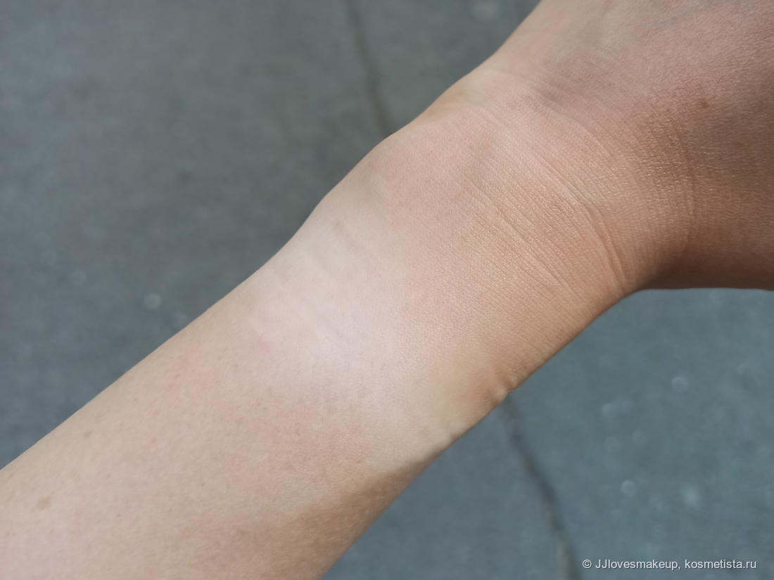 А вот кусочек кожи без загара, если на верхнем фото вам показалось, что руки бледные))))