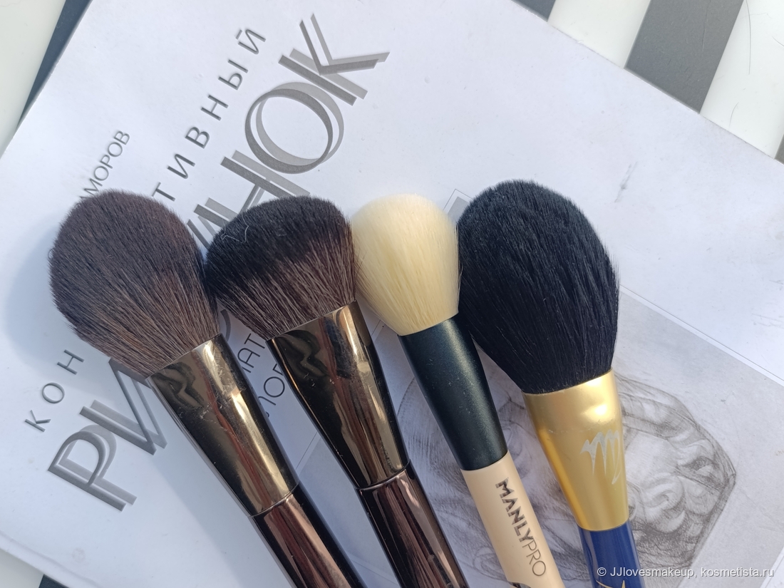 Слева две кисти от OKBeauty, справа две кисти от Manly Pro.