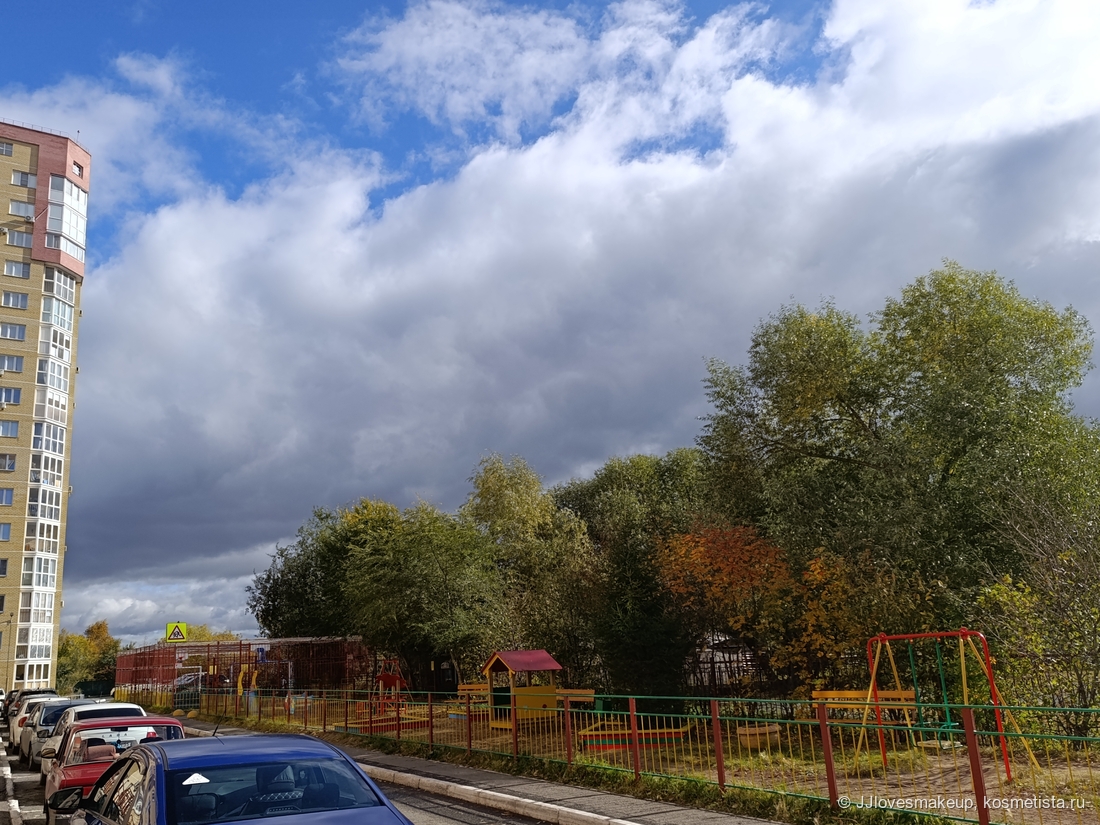 Сегодня утром шел снег, днём дождь, в перерывах солнышко.