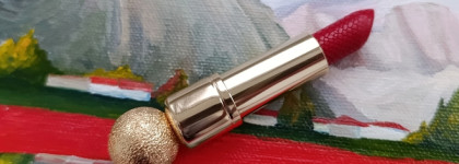 Лучшее в косметичке- красная помада. Показываю, зачем она вам, на примере Jimmy Choo Satin Lip Colour в оттенке Red Carpet