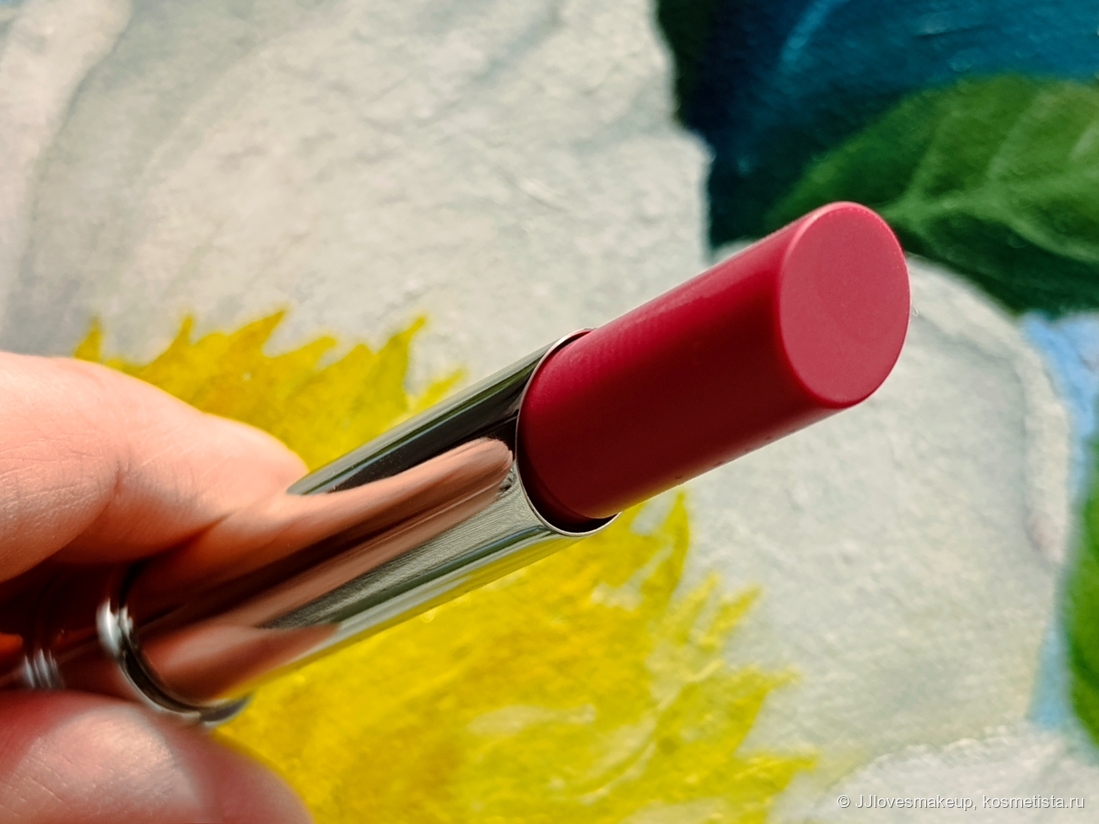 Сверху тинт без бальзама, снизу с бальзамом. Визуально разница небольшая, однако с бальзамом намного комфортнее