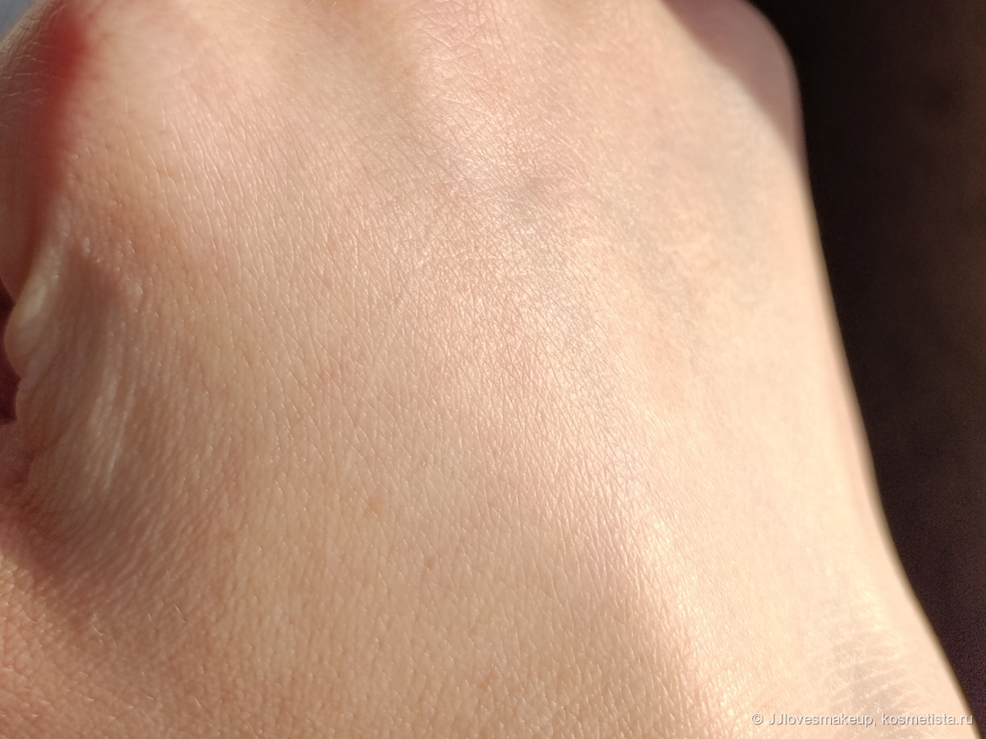 Крем растеряли по коже и дали ему впитаться в течение 30 секунд