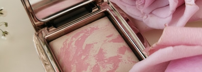 Hourglass Ambient Lightning Blush Ethereal Glow: румяна или все-таки хайлайтер?