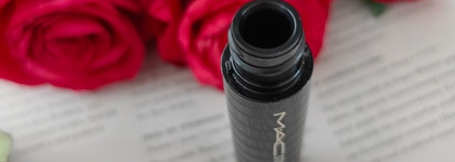 Тушь MAC Black Stack Mascara - ресницы, которые видно из космоса