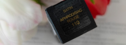 Убийственно-красная помада Kilian Satin Le Rouge Parfum Aphrodisiac Rouge #110