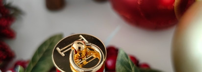 Самая новогодняя красная помада: Carolina Herrera Fabulous Kiss Satin Lipstick #370