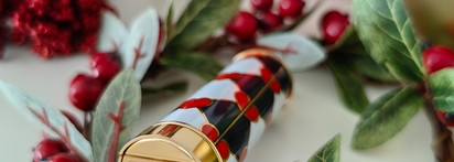 Самая новогодняя красная помада: Carolina Herrera Fabulous Kiss Satin Lipstick #370