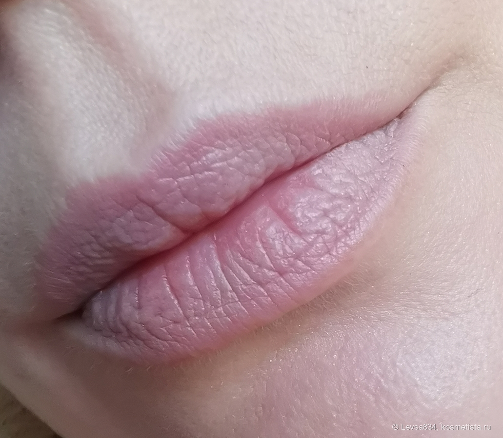 Натуральные чистые губы в обычном состоянии
