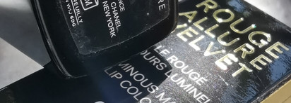 Помада Chanel Rouge Allure Velvet 62 Libre, противоречивая, но вроде даже и ничего