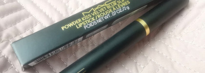 Бархатная, матовая, шёлковая, нежная - всё о Mac Powder Kiss Velvet Blur Slim Stick Lipstick 890 Wild Sumac