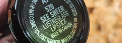 Почти идеально такая, как надо. Mac Lustreglass Lipstick 520 See Sheer