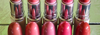 Один? Маловато будет! Пять в одном - другое дело. Mac Frostbitten Kiss Lustreglass Lipstick gift set: Hug me, Sellout, Syrup, Pigment of your imagination, Business casual