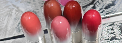 Один? Маловато будет! Пять в одном - другое дело. Mac Frostbitten Kiss Lustreglass Lipstick gift set: Hug me, Sellout, Syrup, Pigment of your imagination, Business casual