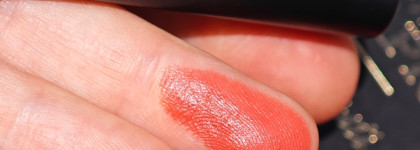 Красивая, тонкая, матовая и закончится быстро. Mac 899 Brikthrough Powder Kiss Velvet Blur Slim Stick