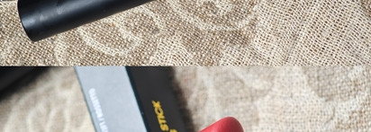 Красивая, тонкая, матовая и закончится быстро. Mac 899 Brikthrough Powder Kiss Velvet Blur Slim Stick