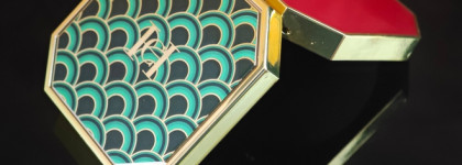 Сияющее сокровище, хайлайтер Carolina Herrera Universal shade 01 Highlighter The refill + Green Waves case