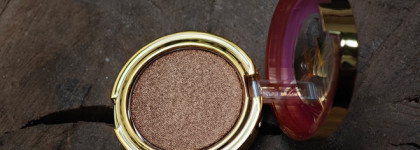 Из медного котла взят, медным ковшом по медным блюдцам разлит: Carolina Herrera Chic Metallic Mono Eyeshadow 15 Copper