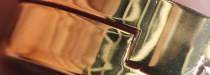 Оливковый, красивый, беспроблемный оттенок теней Carolina Herrera Fabulous Eyes Chic Metallic Mono Eyeshadow 16 Olive