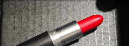 И в Red week и не только, одна из ярчайших красных помад, Mac Retro Matte Lipstick Ruby Woo