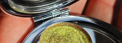 Неуловимый и недоступный и очень красивый дуохромный оттенок теней, Terra Moons Cosmetics Astral Projection Duochrome Eyeshadow