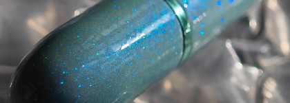 Зелёные искры, голубые всполохи, розовое сердце: Mac Cosmetics Macximal Sleek Satin Lipstick Pinklist