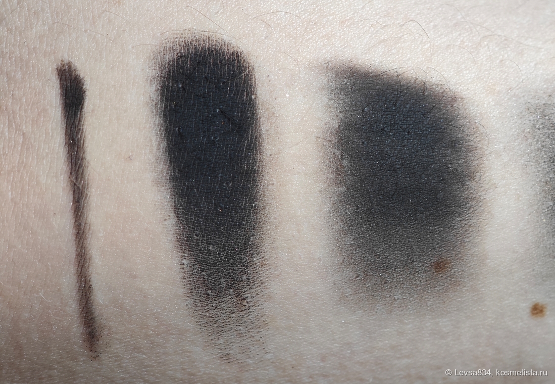 Вот пример, в этот раз нанесла свотчи на базу Mac и наслоила. Слева - косая кисть для подводки, в центре наслоила пальцем, справа - пушистой кистью