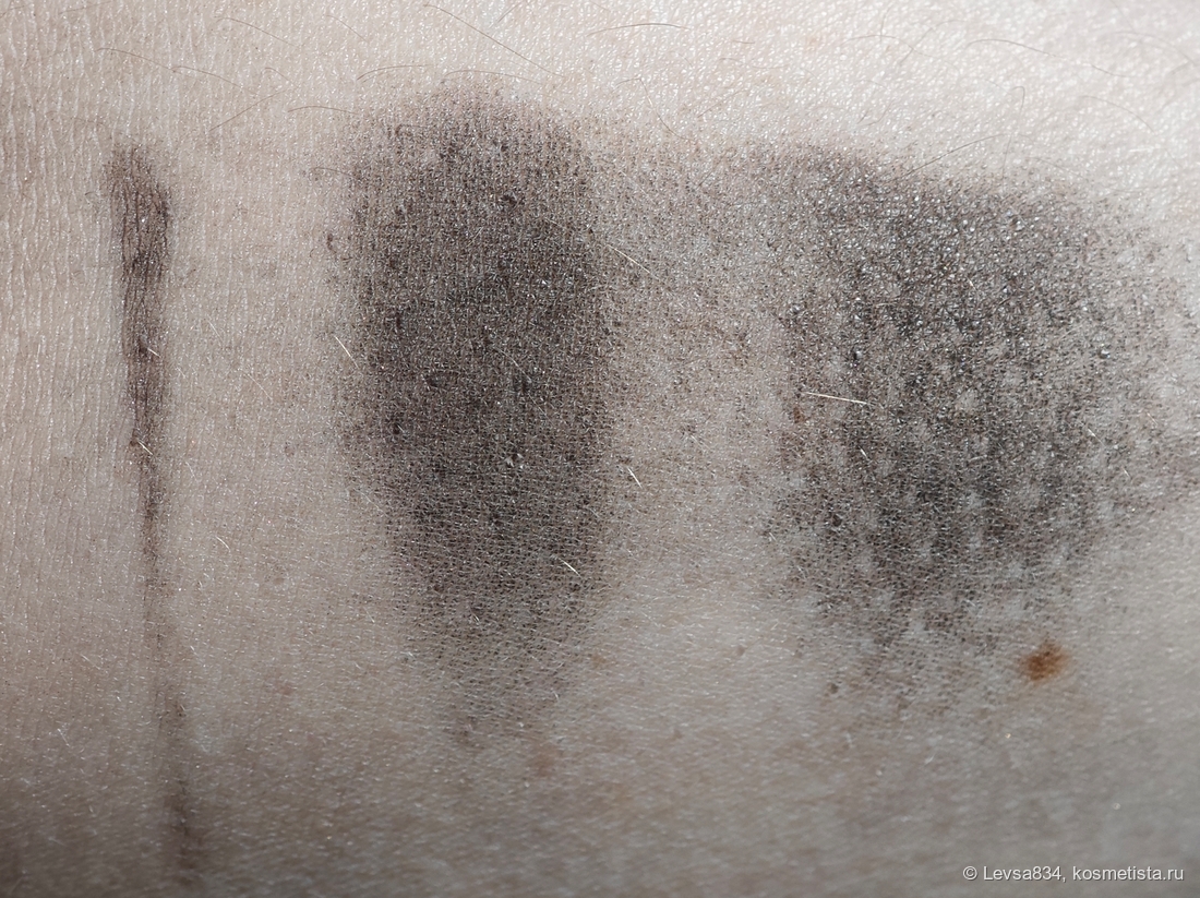 Такой пигмент ни салфеткой, ни водой с мылом не смыть, только двухфазным средством