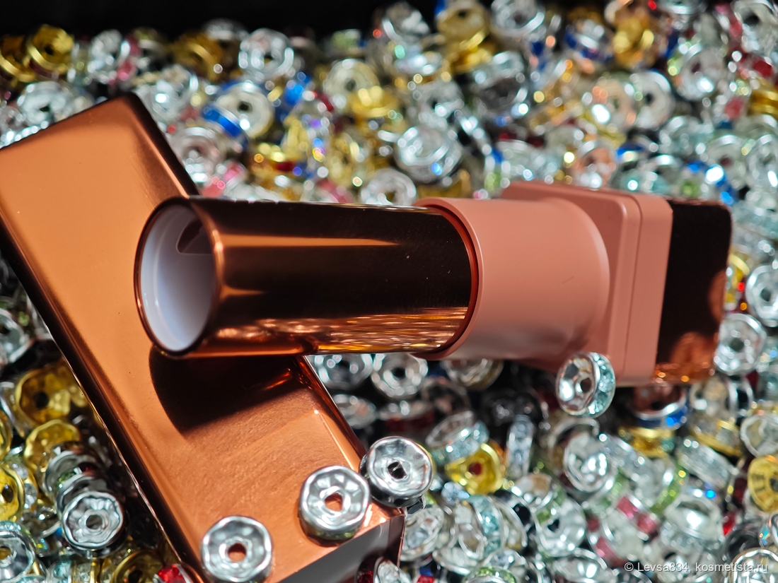 Вот бусины примагнитились к футляру