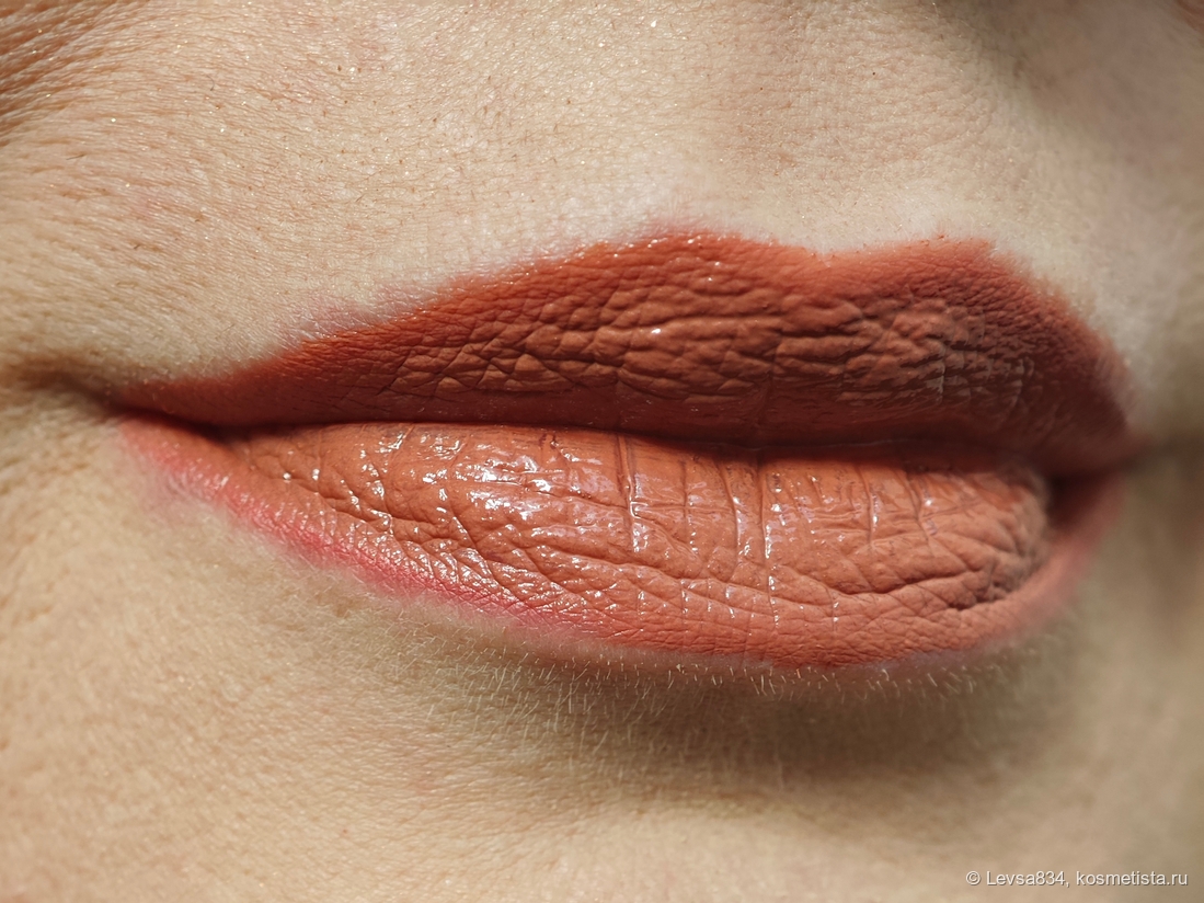 Карандаш 100% розовый, но и его помада ухитрилась от этого недостатка избавить). Просвечивает родной пигиент контура губ, он тоже розовый, вот дела.