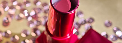 Сложная ягодка, яркая и очень красивая, но слишком уж капризная помада: Natasha Denona Berry Pop Lipstick