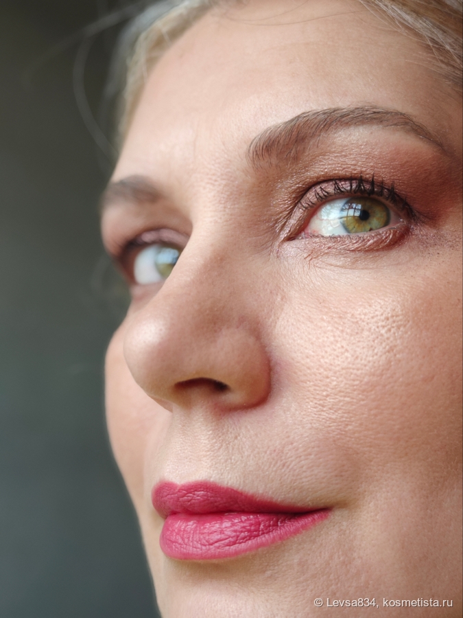 Вот здесь тонкий слой кистью